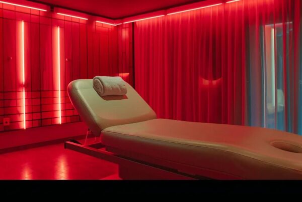 Exploring the Benefits of Red Light Skin Rejuvenation Therapy